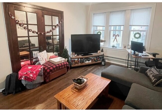 Building Photo - 3819 N Greenview Ave