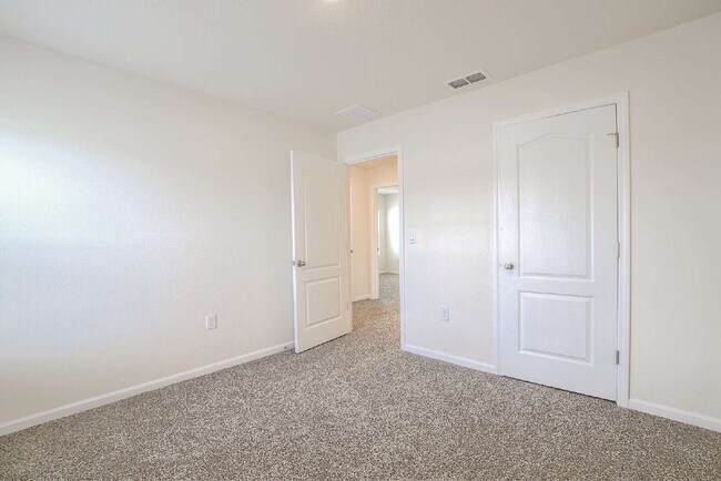 Building Photo - For Rent- 2nd month FREE Rent