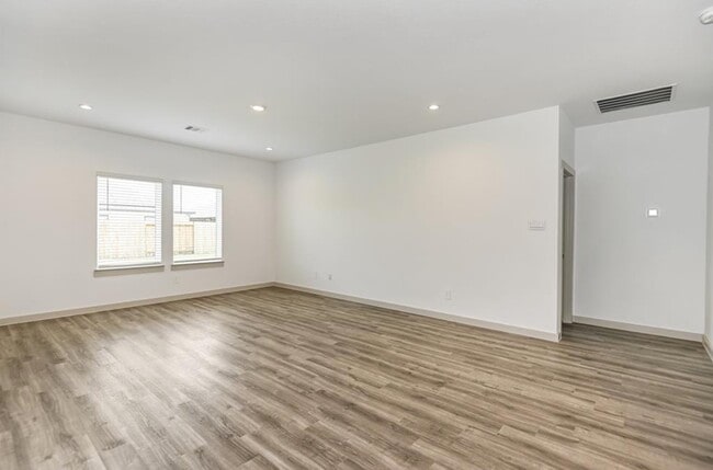 Building Photo - 7918 Brumly Ln