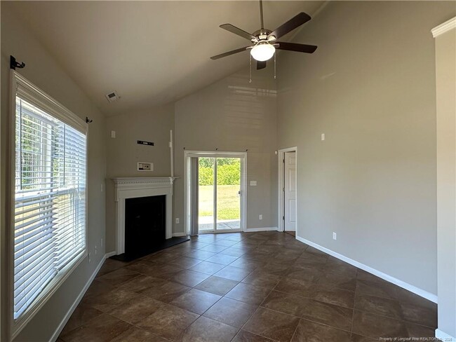 Building Photo - 240 Collinwood Dr