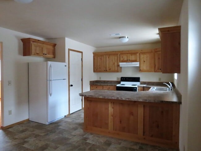 Building Photo - r813