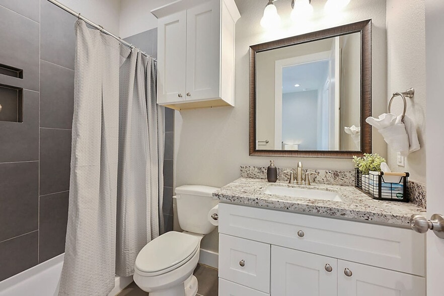 Building Photo - 105 Anderson St