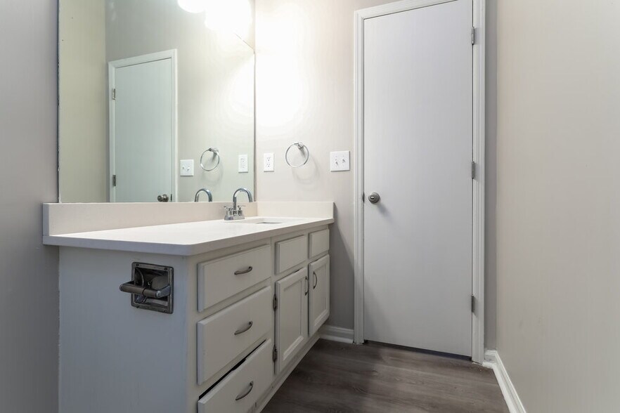 Building Photo - 4417 Princeton Terrace