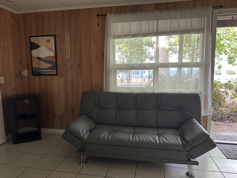 Building Photo - 1205 E 29th Pl