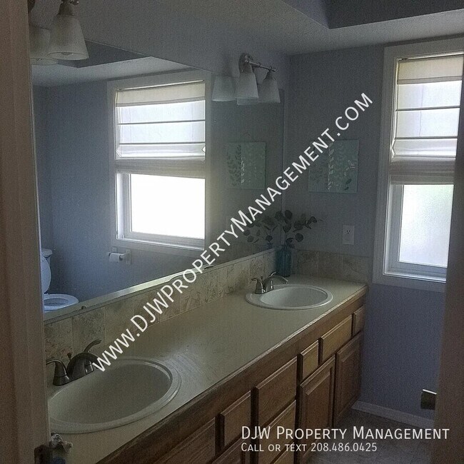 Building Photo - 2168 N Fastwater-