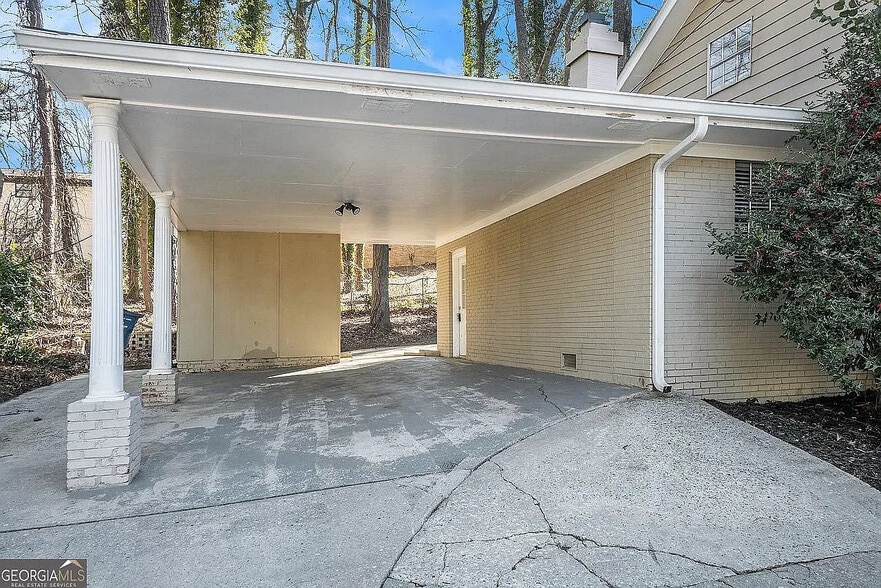 Building Photo - Room in House on Granada Pl