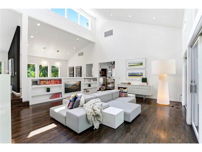 Building Photo - 20650 Bayview Ct