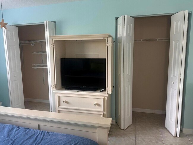 Building Photo - 2950 SE Ocean Blvd