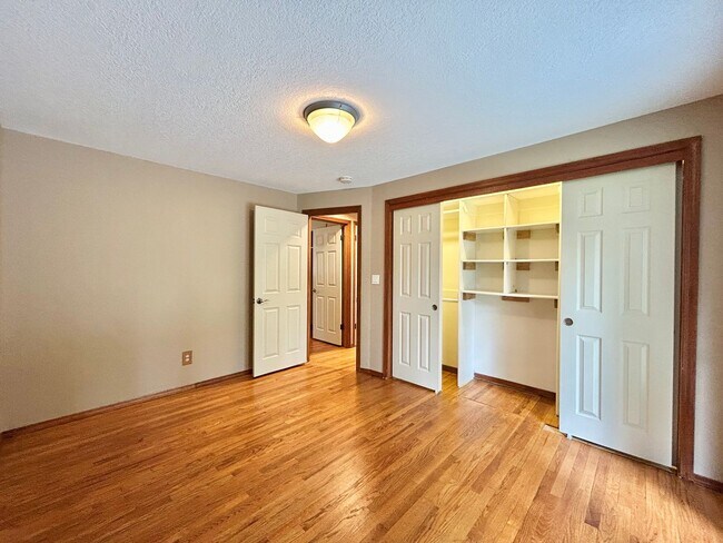 Building Photo - Tranquil Environment: 3 Bed, 1 Bath House