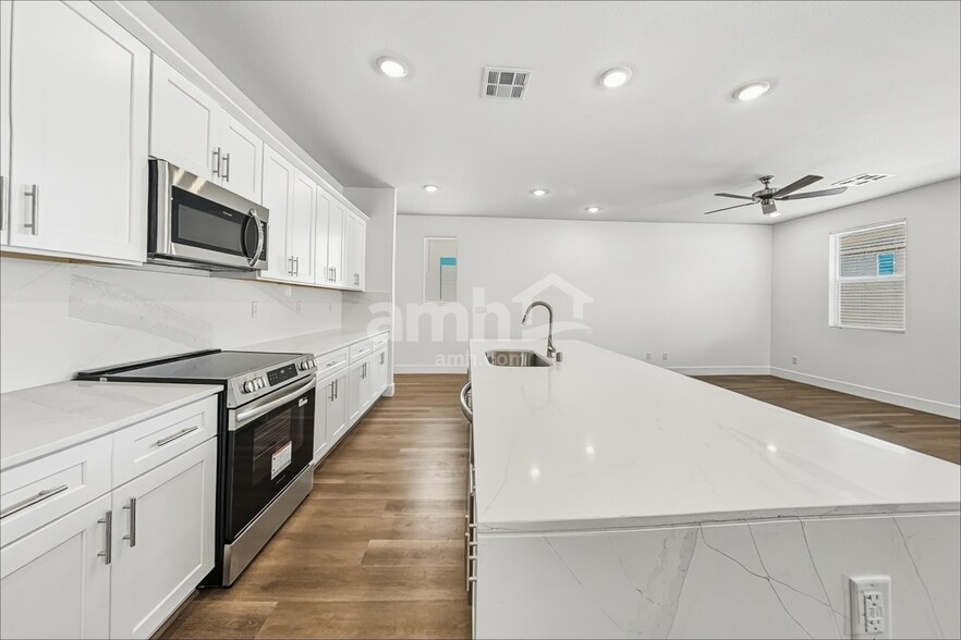 Building Photo - 9185 S Conquistador St
