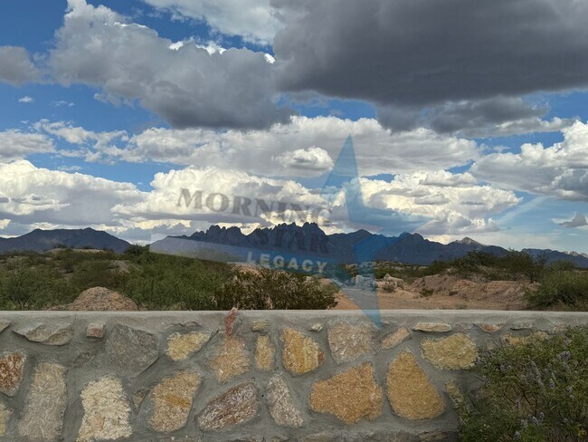 Building Photo - Charming 3-bedroom, 2-bathroom w/ views!