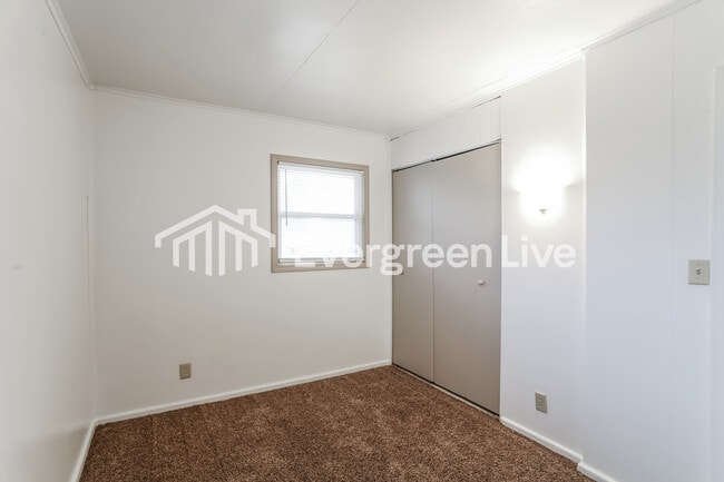 Building Photo - 3189 Astor Ave