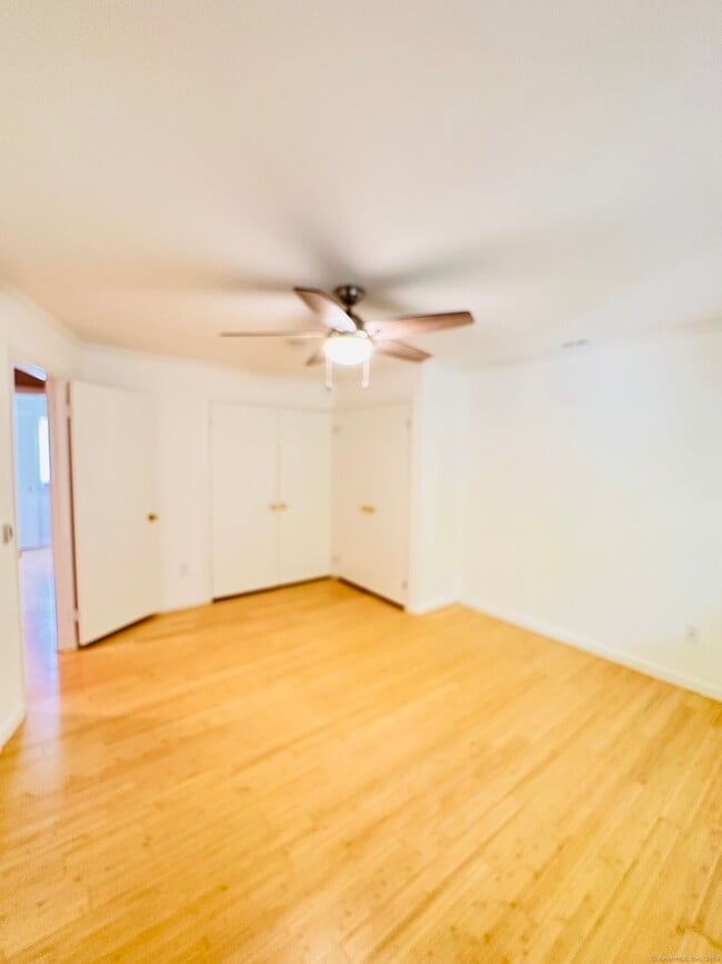 Building Photo - 7 Elm St