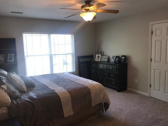 Building Photo - Available now! Evans Home in Greenbrier School District!