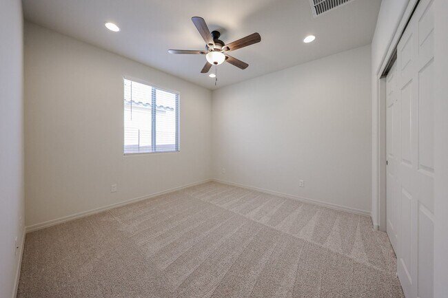 Building Photo - 3 bedroom + Den in Asante community