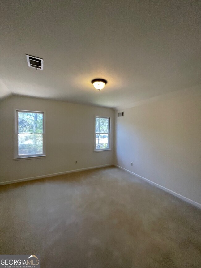 Building Photo - 121 Chipley Creek Dr