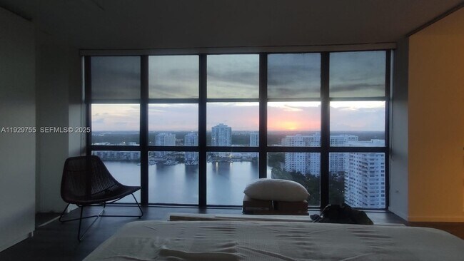 Building Photo - 18181 NE 31st Ct