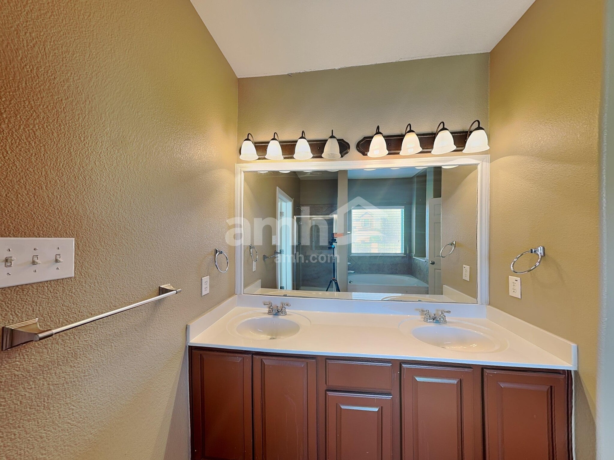 Building Photo - 154 Justin Leonard Dr