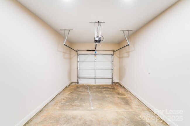 Building Photo - 645 Brookwood St