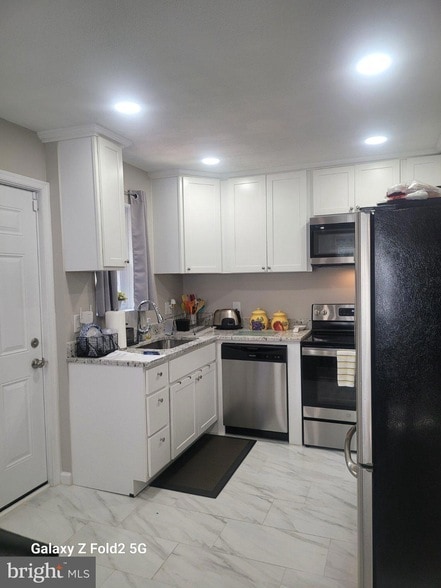 Building Photo - 16309 Holly Hill Dr