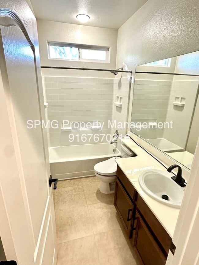 Building Photo - 1528 Morning Glory Ln