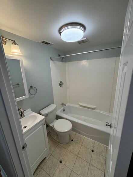 Building Photo - 3458 Keswick Rd