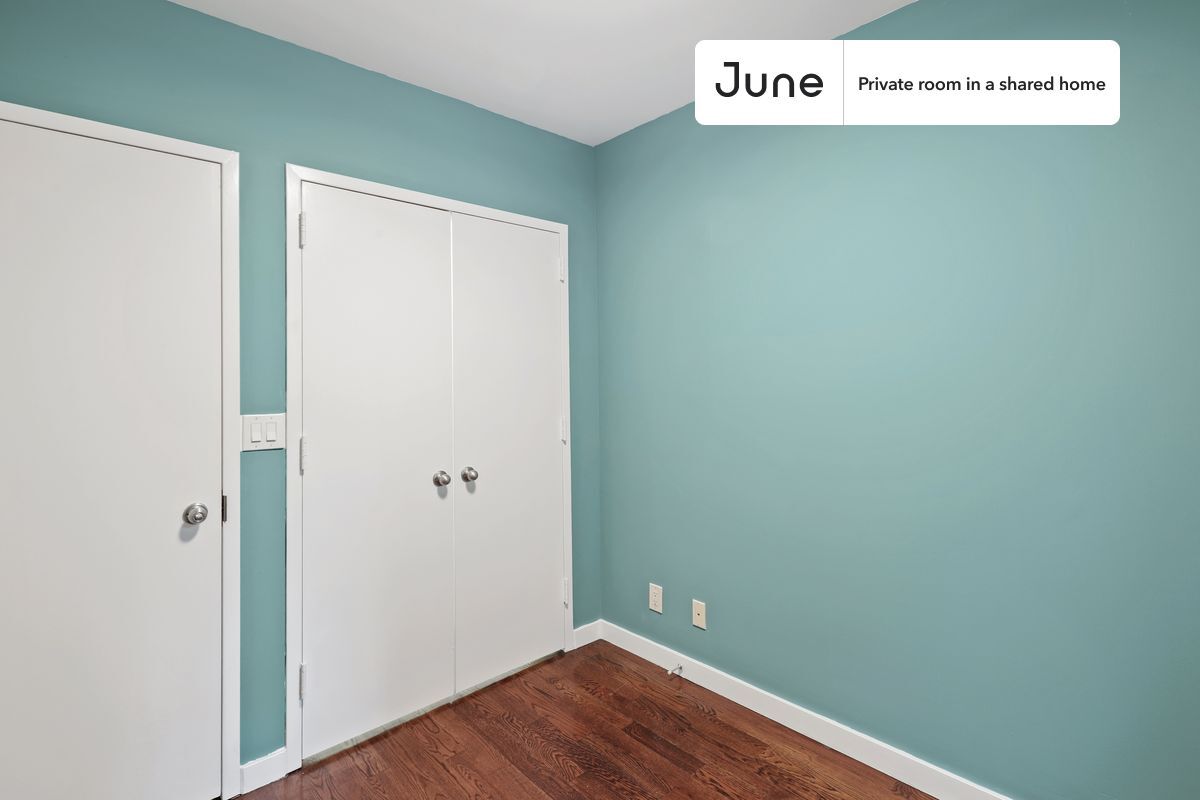 Building Photo - Room in Shared 3 bed/1 bath home