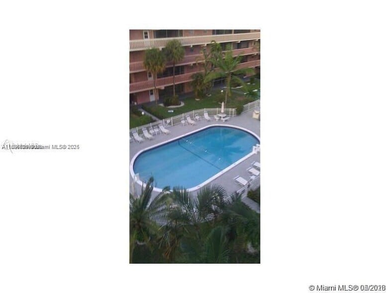 Building Photo - 180 NE 12th Ave