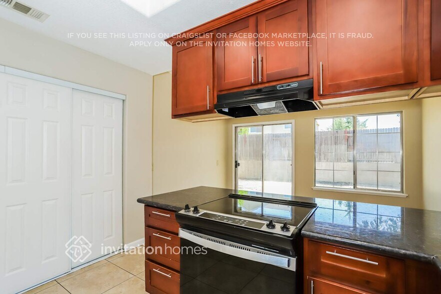 Building Photo - 1370 Tyler Dr