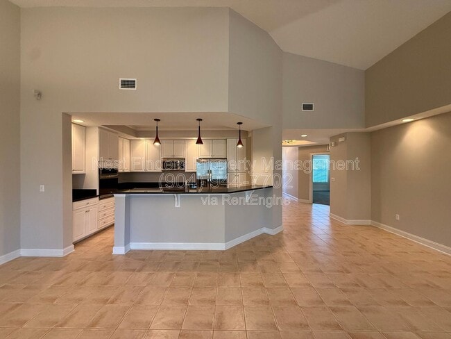 Building Photo - 330 N Shore Cir