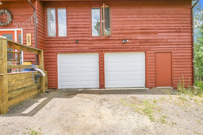 Building Photo - 204 Bristlecone Way