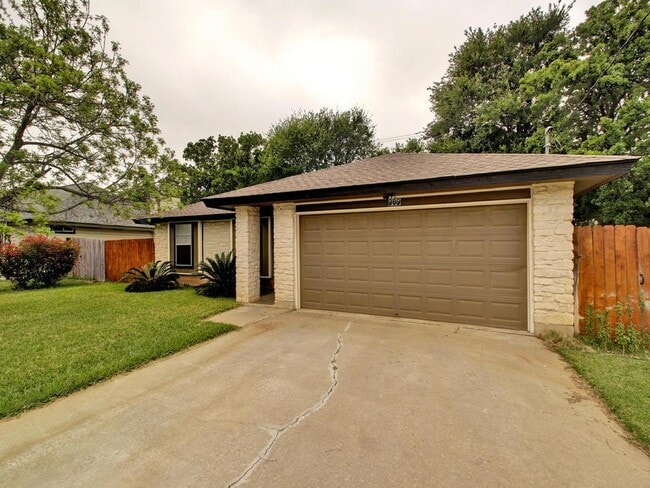 Building Photo - 909 Garden Meadow Dr