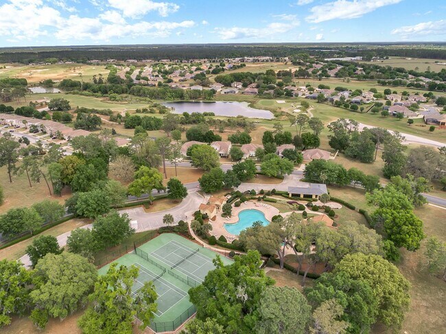 Building Photo - RENOVATED 5 BEDROOM FENCED IN, GOLF FRONTA...