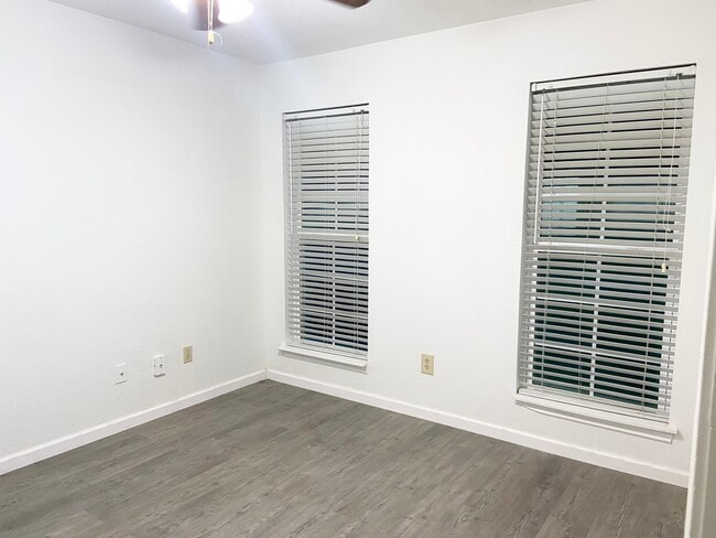 Building Photo - 2121 Stone Moss Ln