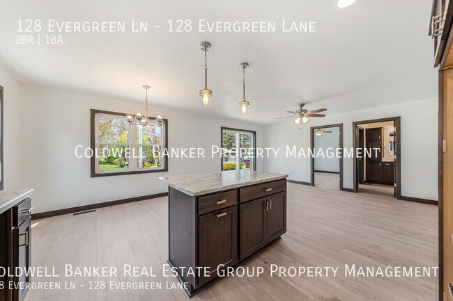 Building Photo - 128 Evergreen Ln