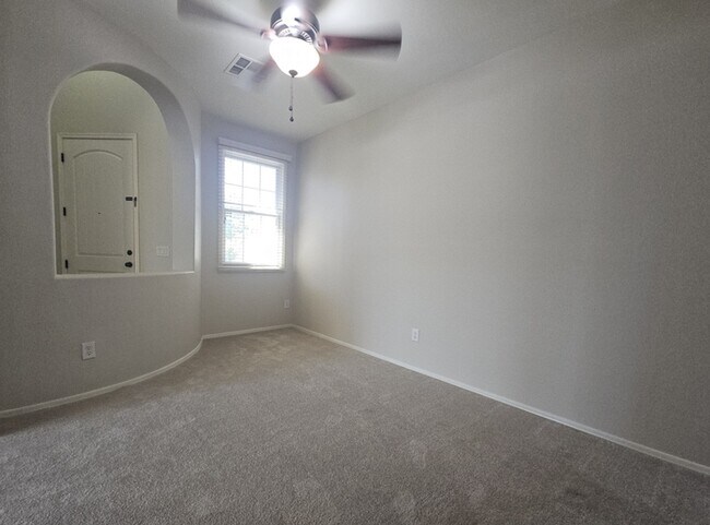 Building Photo - MOVE-IN READY HOME IN COOLEY STATION!