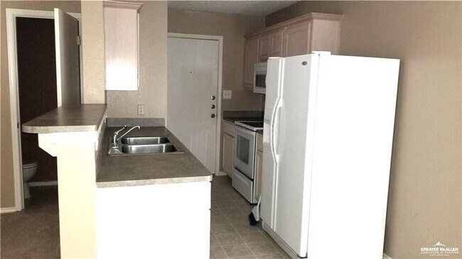 Building Photo - 13 Magnolia St