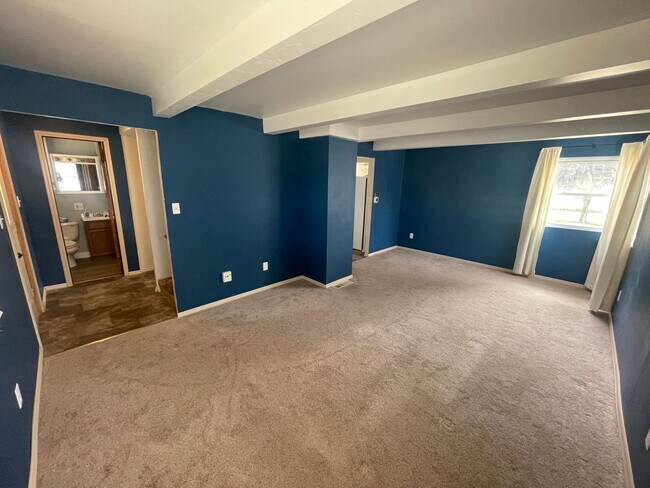 Building Photo - 2 Bed 1 Bath Single Family Home