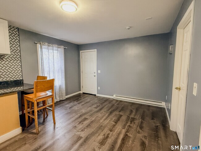 Building Photo - 51 River St