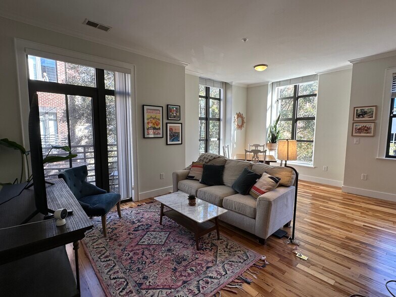 Building Photo - 224 S Laurens St