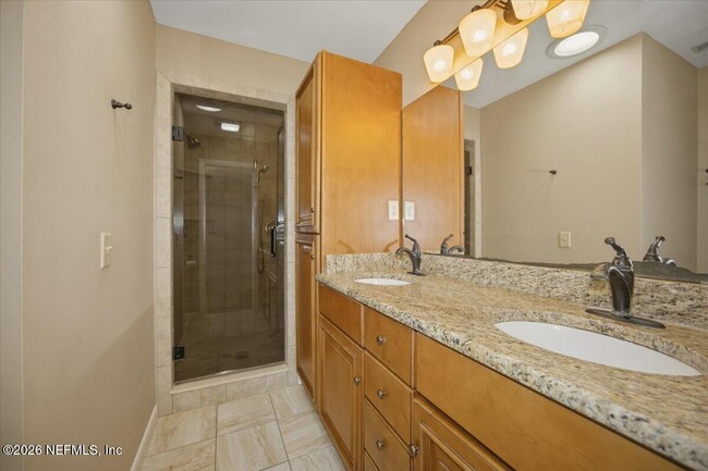 Building Photo - 2214 Larry Dr