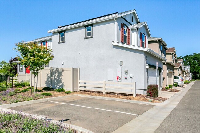 Building Photo - Citrus Heights AMAZING FLOOR-PLAN (Solar) ...