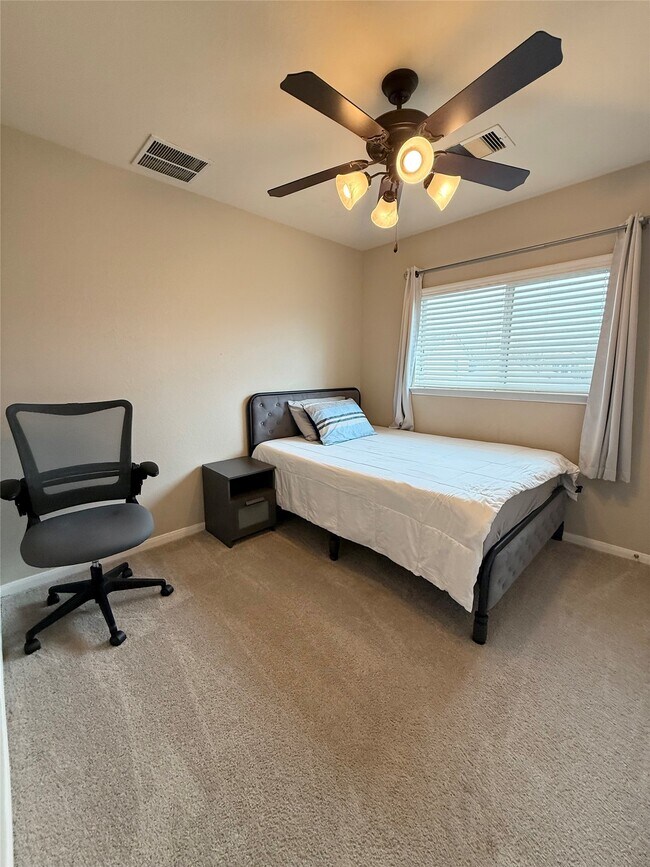 Building Photo - 11930 Jelicoe Dr