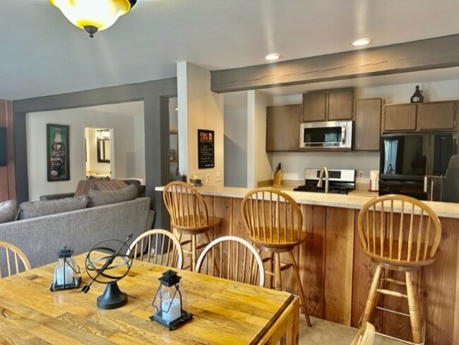Building Photo - Stunning 2 Bed, 2 Bath Condo at Mammoth Sk...