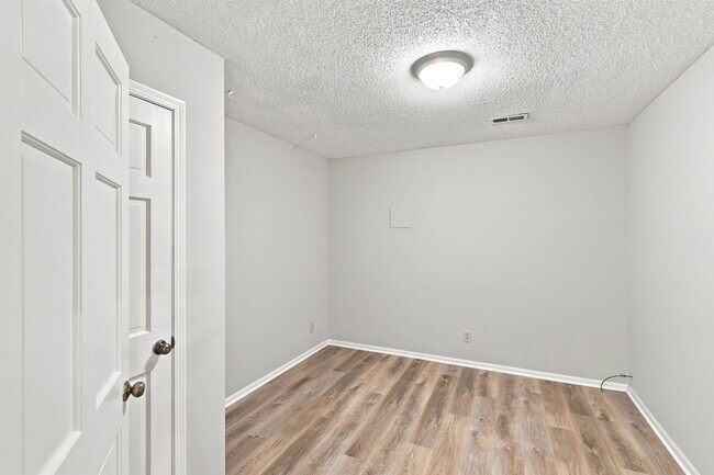 Building Photo - NEW 1720-1722-1724-1726 N Chapman Lane