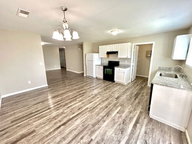Building Photo - 228 Dormont Dr NE