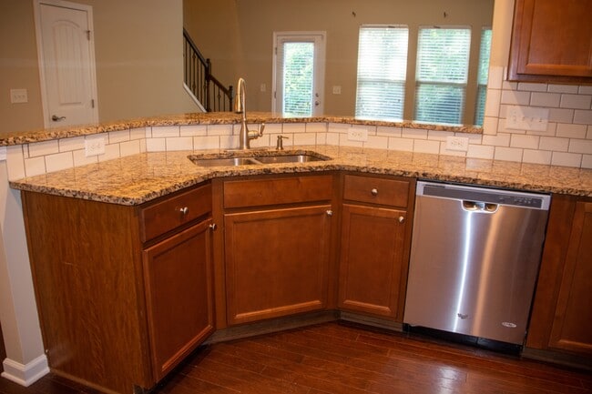 Building Photo - 122 Tuftin Dr