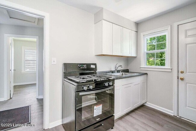 Building Photo - 2637 Olive St