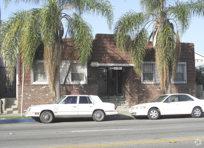 Building Photo - The Courtyards in Long Beach