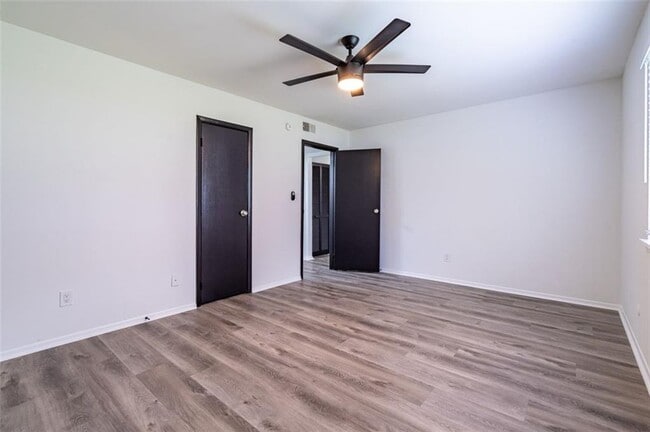 Building Photo - 740 Mozley Dr SE